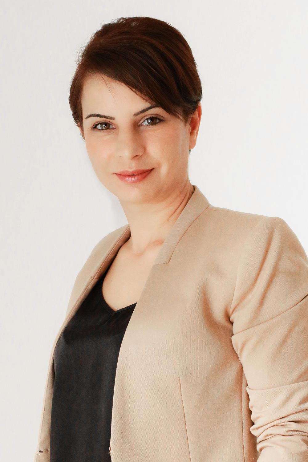 Aida Hemmasi, Rechtsanwältin in der Kanzlei Bauer